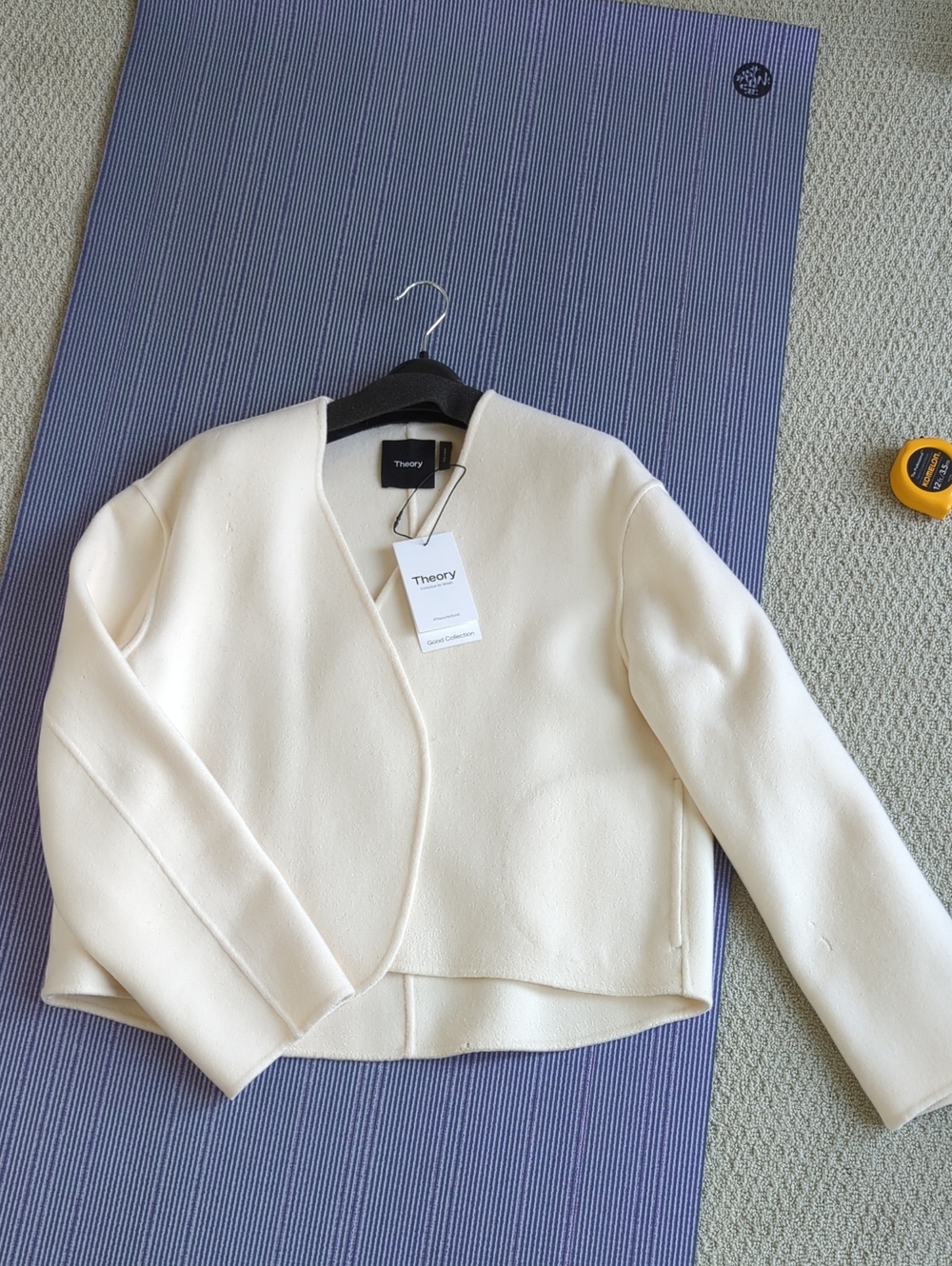 Theory Cream V-Neck Cropped Blazer